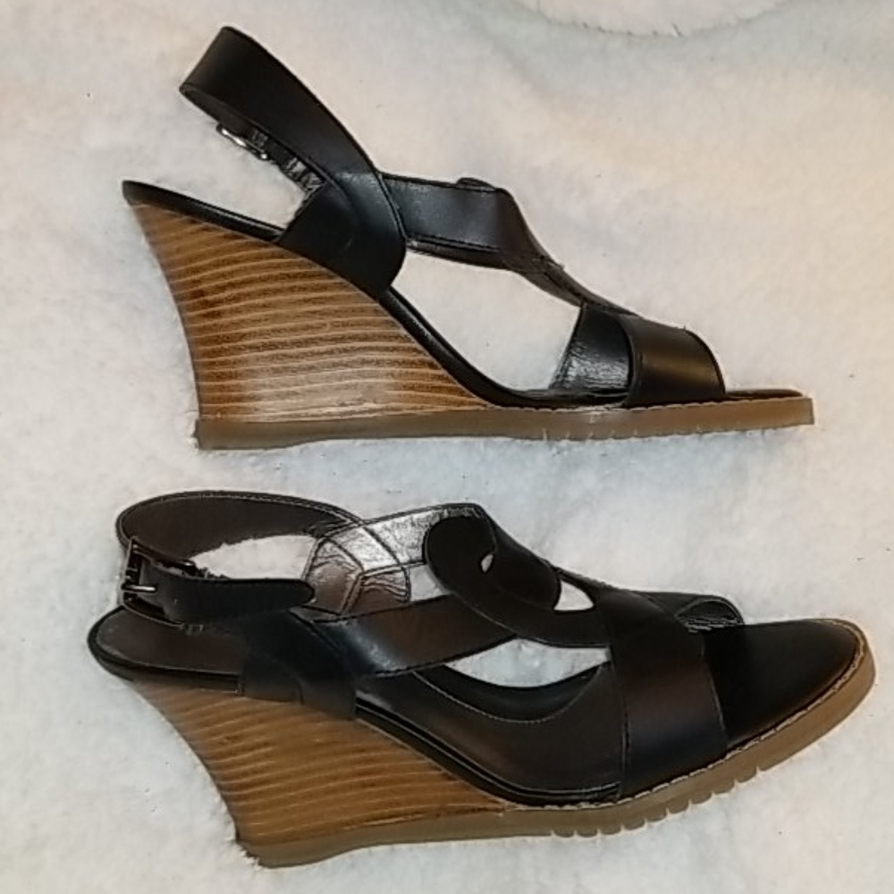 <MARKON> Monte Wood-Look Wedge Sandal - Size 8M